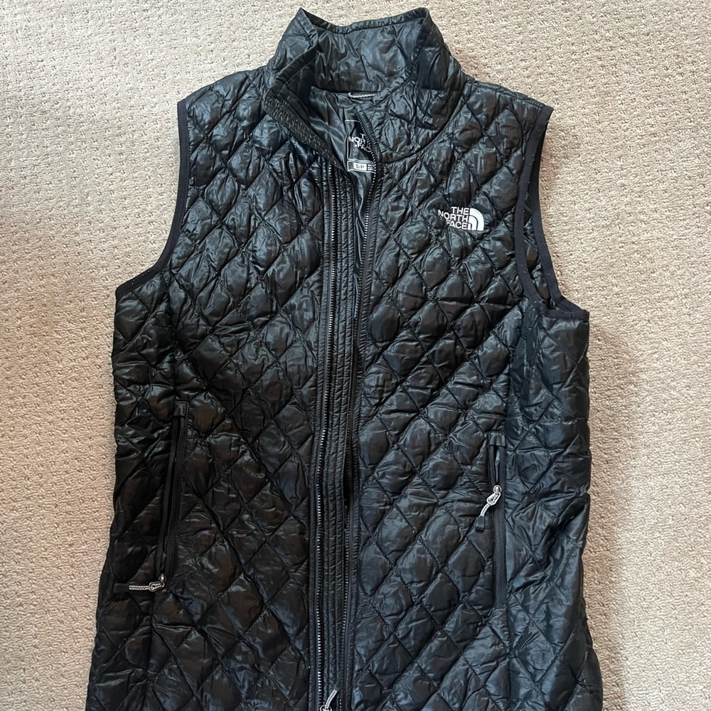 Black north face vest
